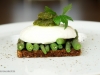 Gruene Bohnen auf Schwarzbrot mit Mozzarella