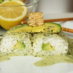Mr. Ling – vegane Reisrolle mit Avocado, Zitronenmelisse-Kokosmilch und Sesam Crisp
