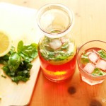 Tonic Water mit Sanbitter und frischem Basilikum