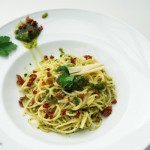 Spaghetti Pozzo mit selbst gemachtem Petersilien-Pesto