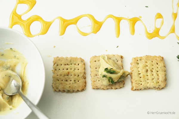 Hafermürbecracker mit Thymian-Karamellcrème