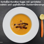 Kartoffel-Karotten-Suppe mit gerösteten Zwiebeln und gepfeffertem Zuckerrübensirup