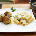 Vegetarische Frikadellen mit Kräuterrahmsoße