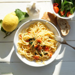 Spaghetti Tromba – Spinat, Tomate, Peperoni und Zitrone in Knoblauchöl geschwenkt