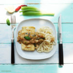 Tofusteak mit Erdnuss-Ingwer-Lauchsauce und Udonnudeln