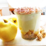 Quitten-Tiramisu mit Giotto-Boden, selbst gemachtem Vanillepudding und einer Krone aus Sahnequark