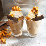 Mousse au chocolat (ohne Ei) mit Orangen-Zimt-Mandelkrokant