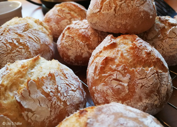 Frühstücksbrötchen schnell und einfach selber backen | Herr Grün Kocht