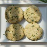Bulgur-Schnittlauch-Frikadellen mit selbst gemachter Dill-Butter und Dänischem Gurkensalat