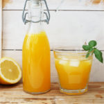 Orangen-Zitronen-Limonade mit Basilikum und Kokosblütensirup