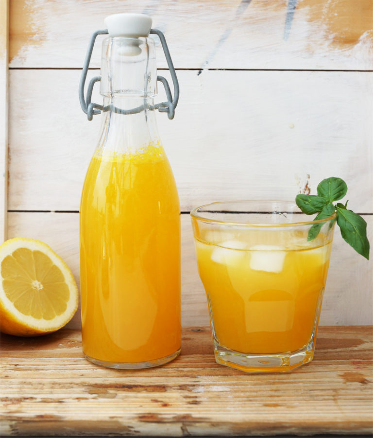 Orangen-Zitronen-Limonade mit Basilikum und Kokosblütensirup | Herr ...