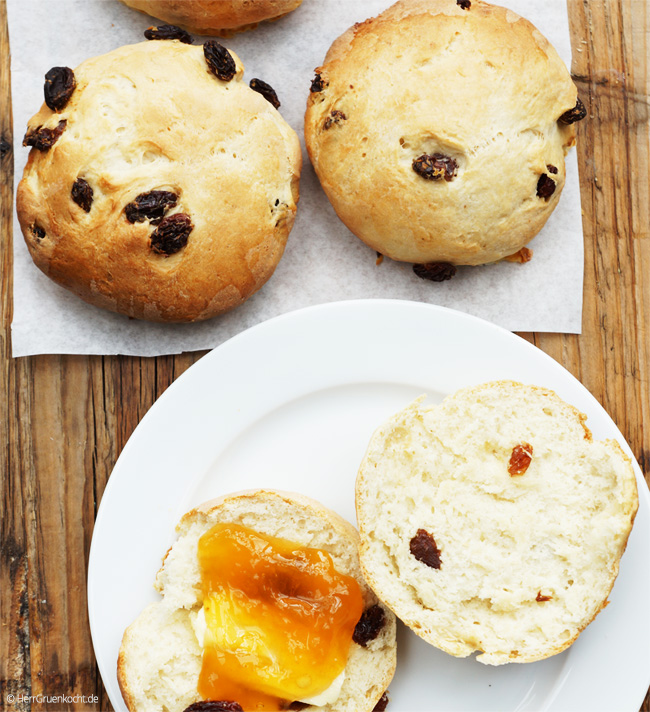 Rosinenbrötchen schnell und einfach