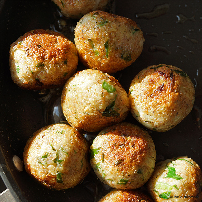 vegetarische Frikadellen mit Rosenkohl