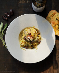 Linguine mit Marsalasauce, Datteln und Salbei - von Herr Grün kocht
