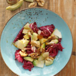 Radicchio-Salat mit Avocado, Birne und Walnüssen