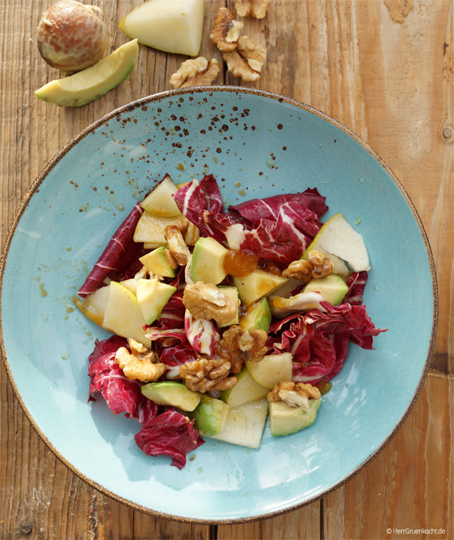 Radicchio-Salat mit Avocado, Birne und Walnüssen | Herr Grün Kocht