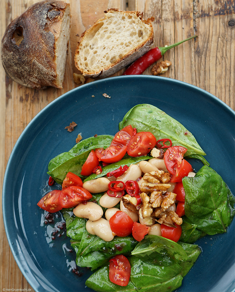 Spinatsalat mit weißen Riesenbohnen | Herr Grün Kocht