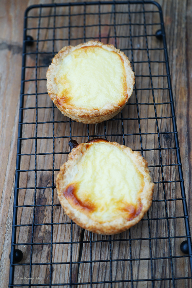 Kocht Herr in backen | Grün Tasse der Mini-Käsekuchen