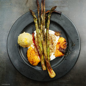 Grüner Spargel orientalisch