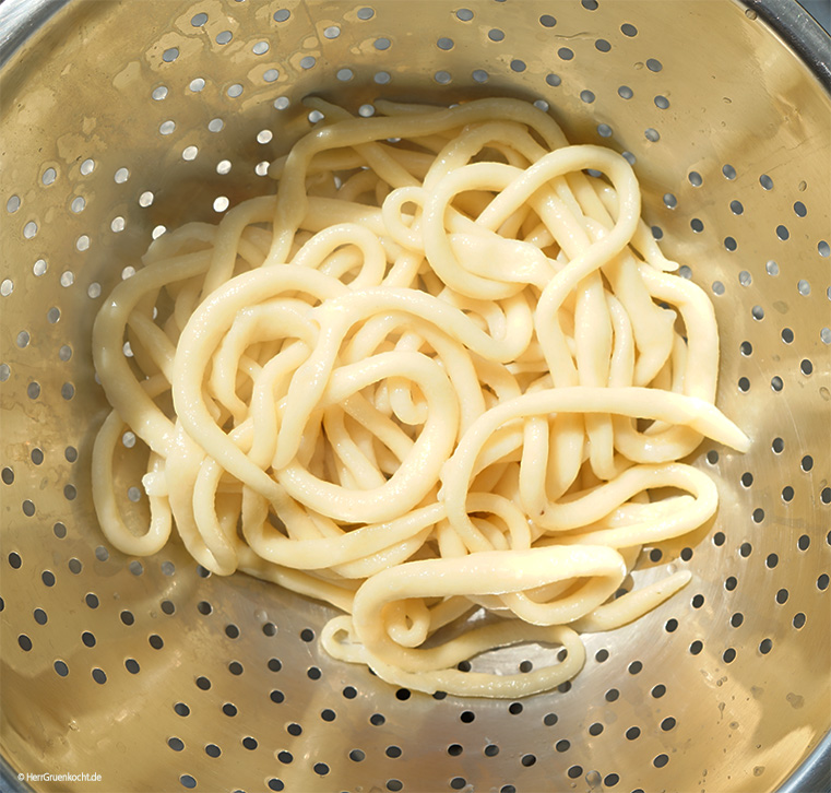 Spaghetti selber machen ohne Nudelmaschine