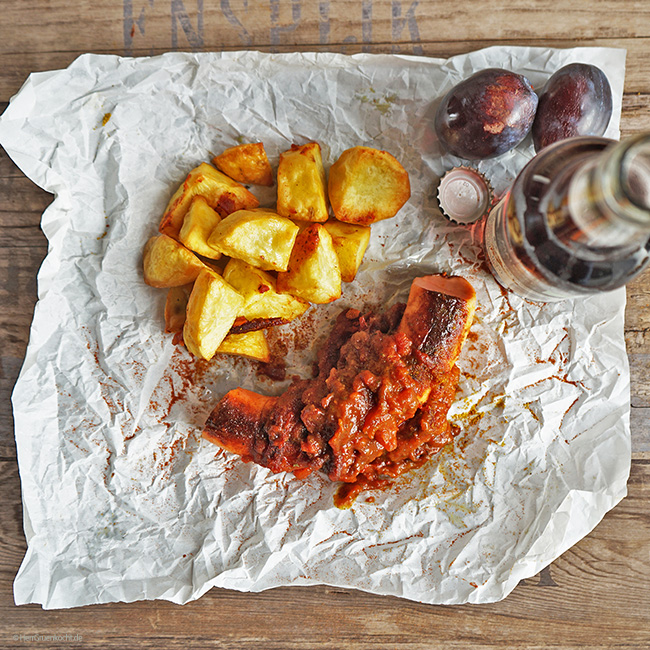 dieOHNE Kranzl mit spicy Pflaumen-Curry-Sauce und krossen Backofen-Kartoffeln