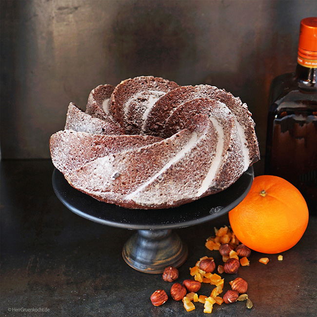 Orangen-Gewürzkuchen mit Orangenlikör, Orangeat, Schokolade, Haselnüssen, Kardamom und Nelke