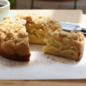 German Crumble Cake without yeast dough