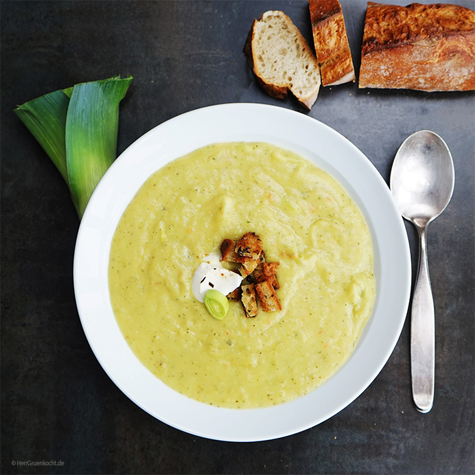 Kartoffel-Lauch-Suppe mit Grauburgunder und Estragon-Croutons