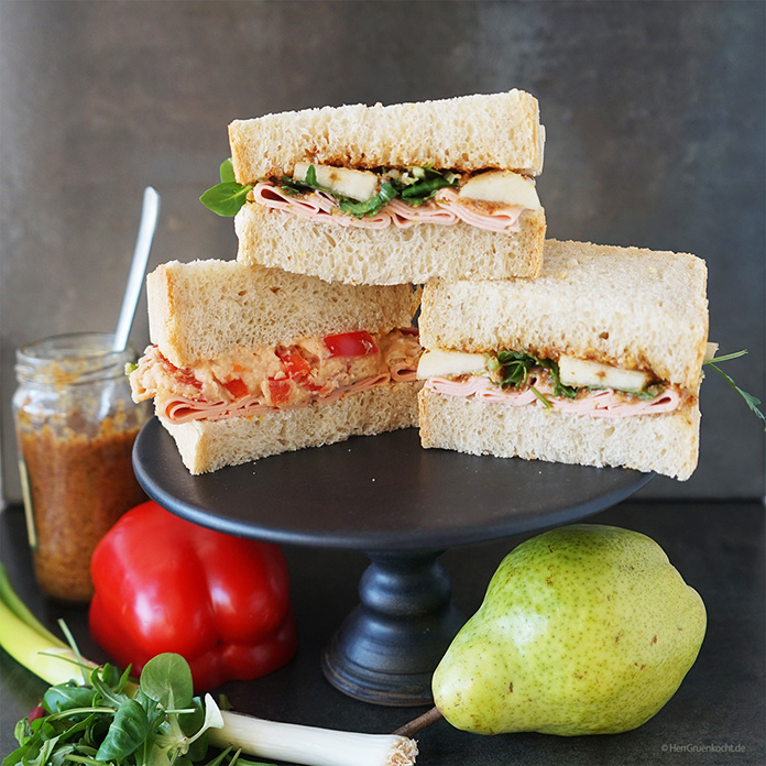 Stullen mit die OHNE vegetarische Wurst Extra Gurkel und die OHNE Extra Chili mit Birne-Rucola und süßem Senf und spicy Paprika-Bohnen-Crème.