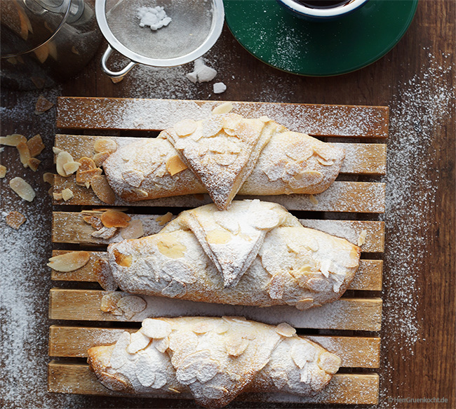 Croissants with marzipan filling - quick and easy to bake yourself