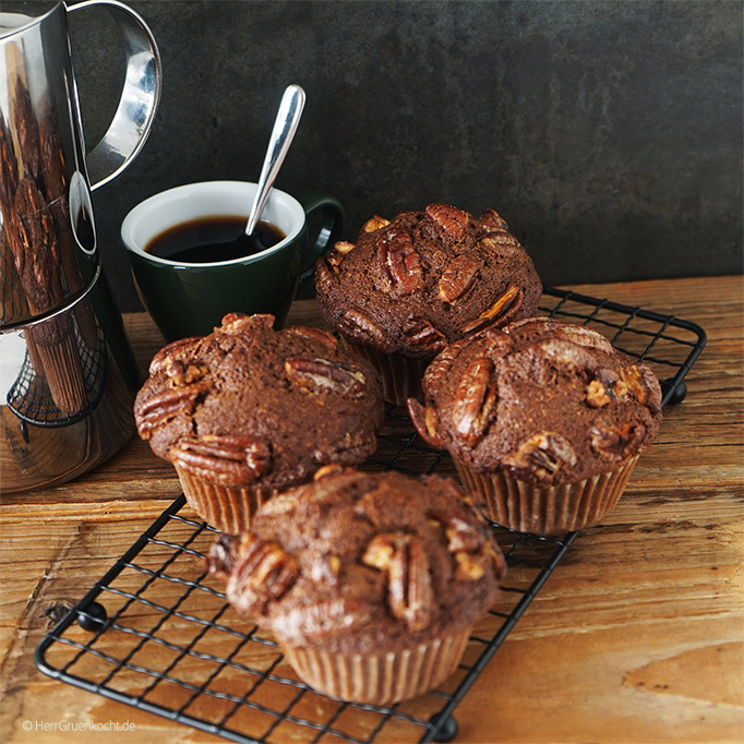 Schoko-Muffins mit karamellisierten Pekannüssen | Herr Grün Kocht