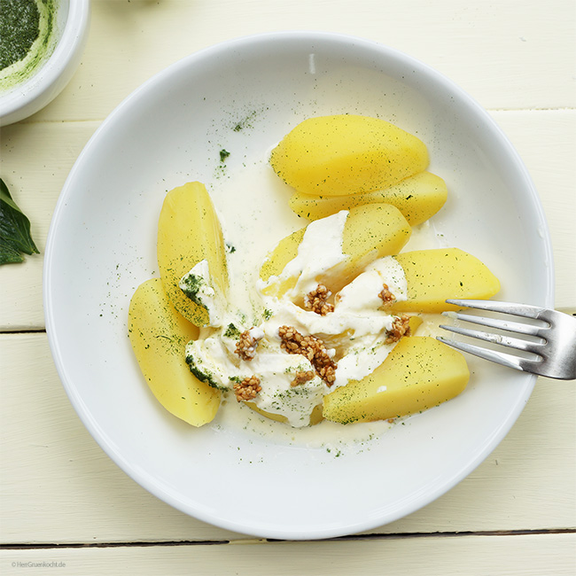 Kartoffeln mit selbst zubereitetem Selleriesalz und Sesamkrokant | Herr ...