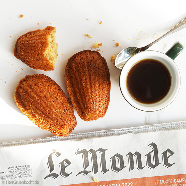 Vegane Madeleines mit Walnussstücken und Amaretto