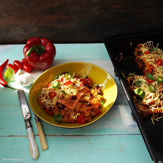 Spicy mexikanischer Auflauf mit Paprika, Tomaten, roten Bohnen und roter Peperoni – dieOHNE Chili Extra