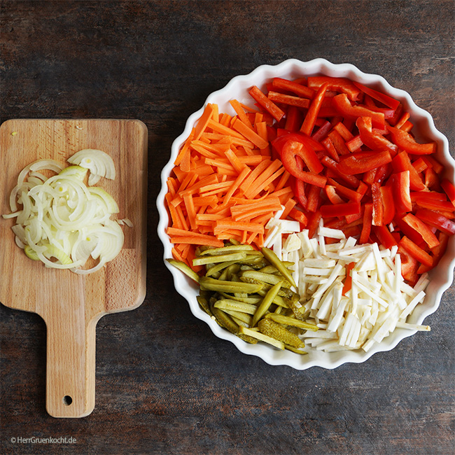 Gemüserollen mit Paprikagemüse, Reis und cremiger Pusztasauce und die OHNE Pikante Extra