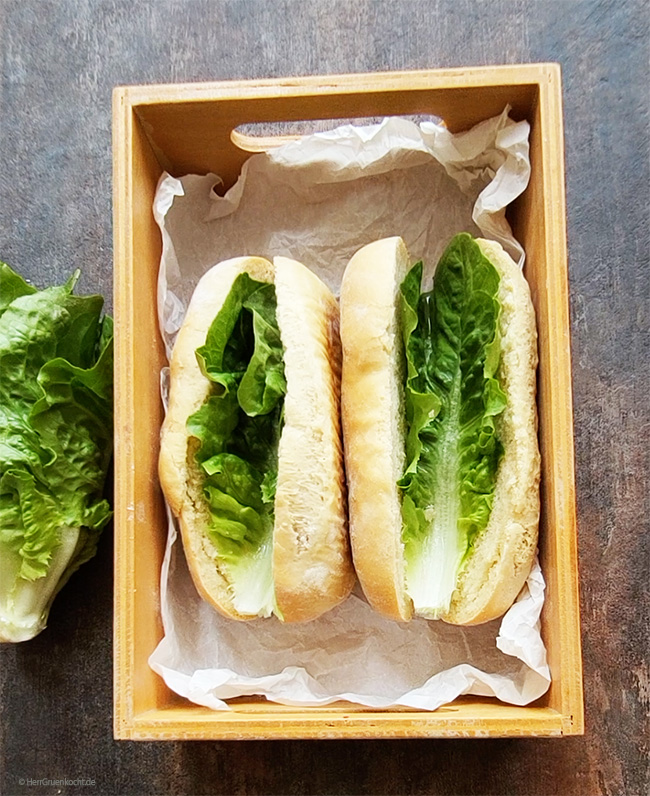 Chili Dogs mit spicy mexikanischer Bohnen-Paprika-Chilisauce – vegetarisch