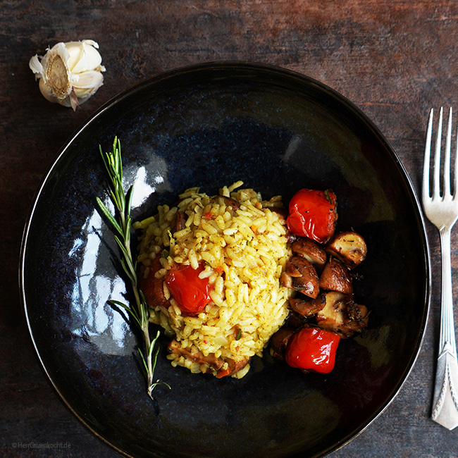 Risotto Apollonia mit Rosmarin, Pilzen, Tomaten und einer leichten ...