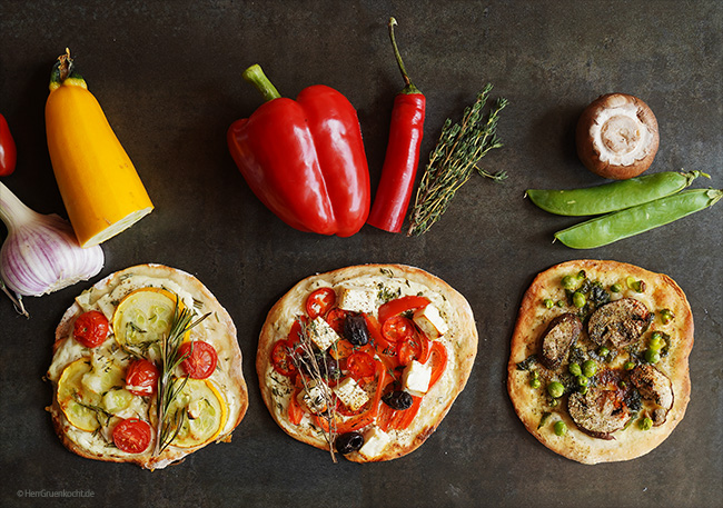 Drei sommerliche Mini-Pizzen , vegan und vegetarisch