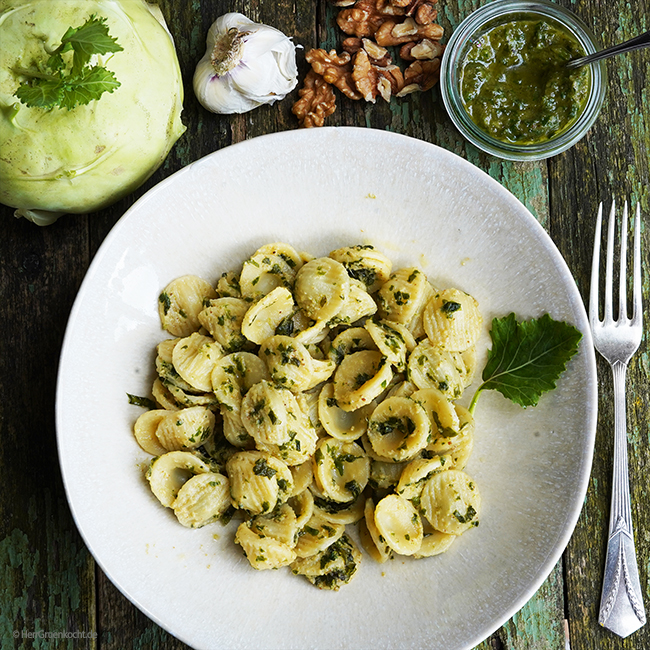 Orecchiette mit Walnuss-Kohlrabiblattpesto