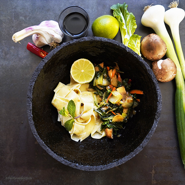 Limetten-Tagliatelle mit Pak Choi