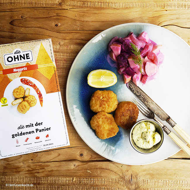 Vegane Nuggets mit Aioli und Gurken-Apfel-RoteBete-Salat