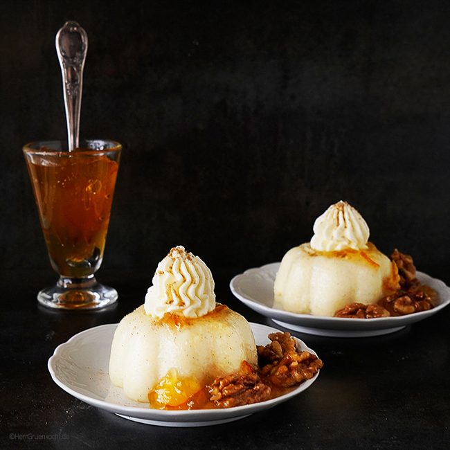 Grießpudding mit Orangensauce und karamellisierten Walnüssen - vegan / vegetarisch