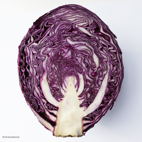 Im Ofen karamellisierte Rotkohlscheiben mit weißen Bohnen Im Ofen karamellisierte Rotkohlscheiben mit weißen Bohnen