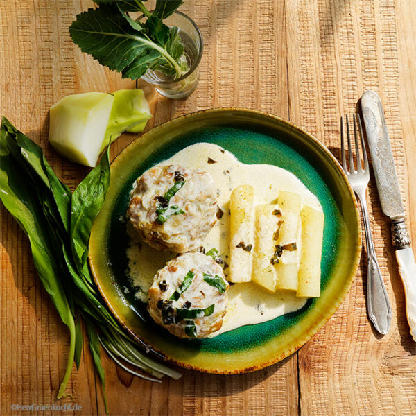 Laugenknödel mit Bärlauchsauce und Spargel vom Kohlrabi