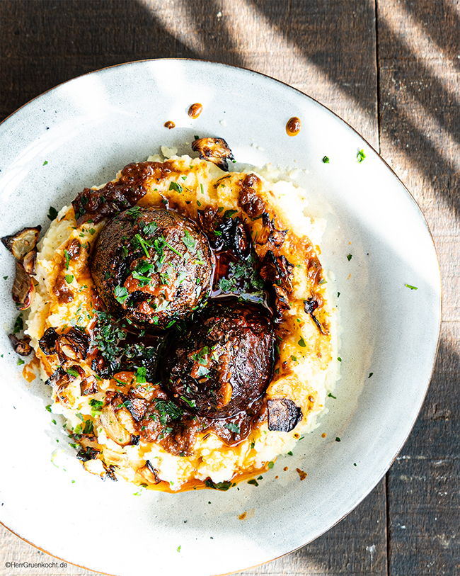 Geröstete Rote Bete mit Kartoffelpüree und einer Sauce mit selbstgemachten Garam Masala von Herr Grün kocht