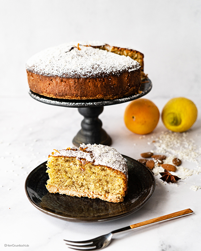 Kokos-Mandel-Kuchen mit Orange und Zitrone und einem krossen Mürbeteigboden mit Sternanis, Nelke und Zimt - von Herr Grün kocht