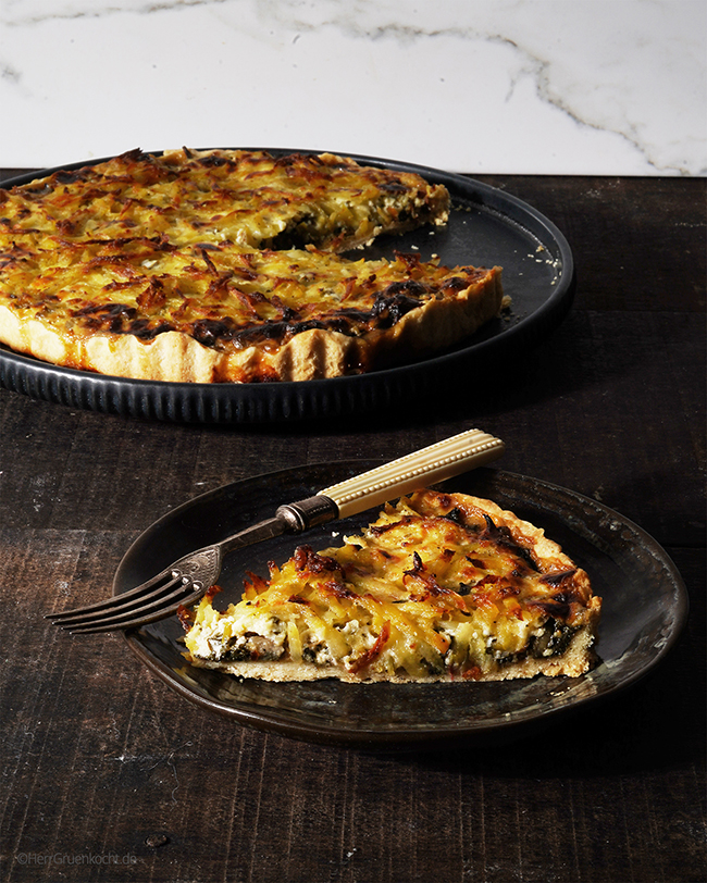 Mangold-Quiche mit Saurer Sahne und Schnittlauch sowie einer knusprigen Kartoffelkruste - von Herr Grün kocht