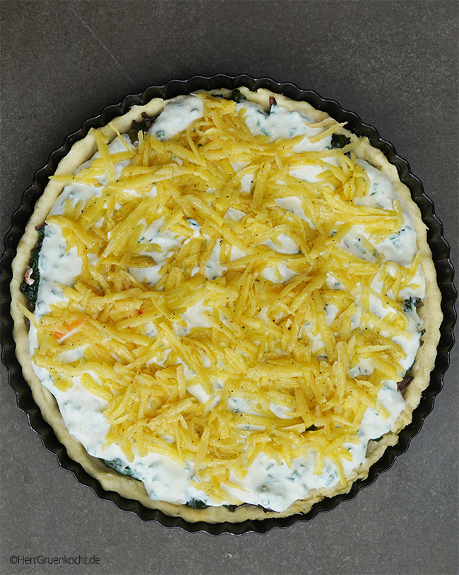 Mangold-Quiche mit Saurer Sahne und Schnittlauch sowie einer knusprigen Kartoffelkruste - von Herr Grün kocht