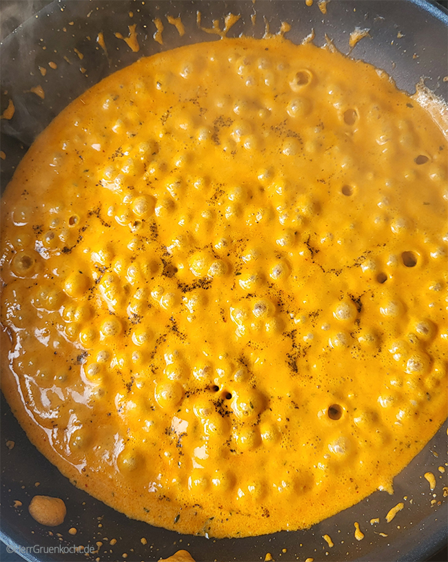 Geschmorter Spitzkohl mit einer cremigen Paprikamark-Buttersauce - von Herr Grün kocht